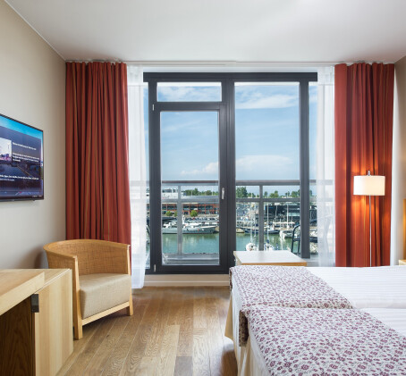 Hestia Hotel Europa romantikapakett lummava vaatega standard toas
