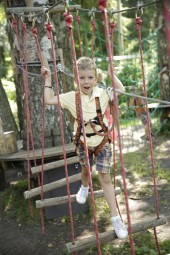Увлекательная полоса препятствий в парке приключений Пирита для ребёнка #1
