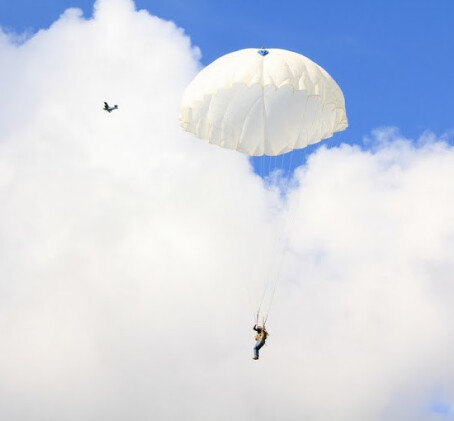 Самостоятельный прыжок с парашютом + видео