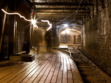 Maa-alune ekskursioon Eesti Kaevandusmuuseumis kahele