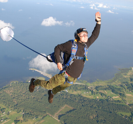 Начальное обучение и самостоятельный прыжок с парашютом 