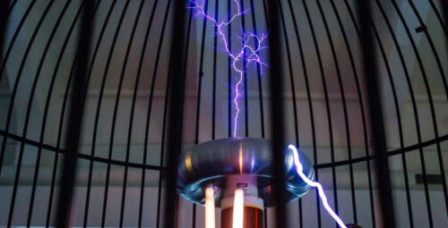 Energia avastuskeskus. Välk. Fotograaf Arno Mikkor