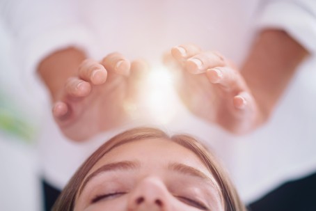 Massaaž ja kristallireiki