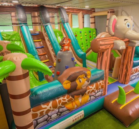 Lohesaba seikluslinnak ühele lapsele koos imemaitsva jäätisevalikuga