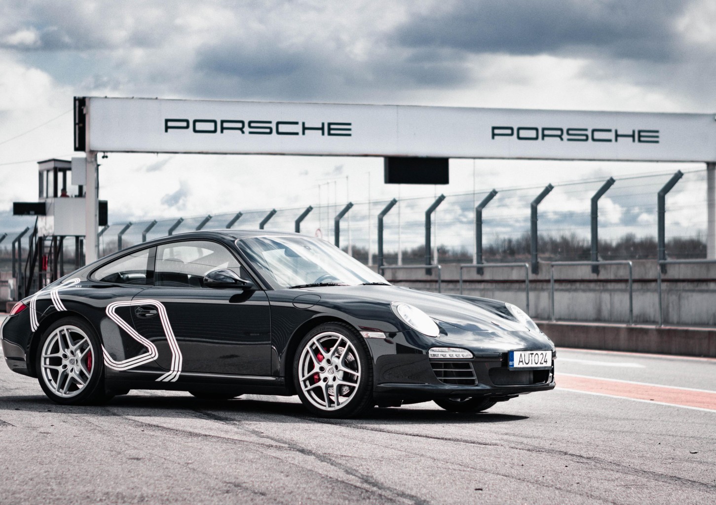 Захватывающая езда за рулем Porsche 911