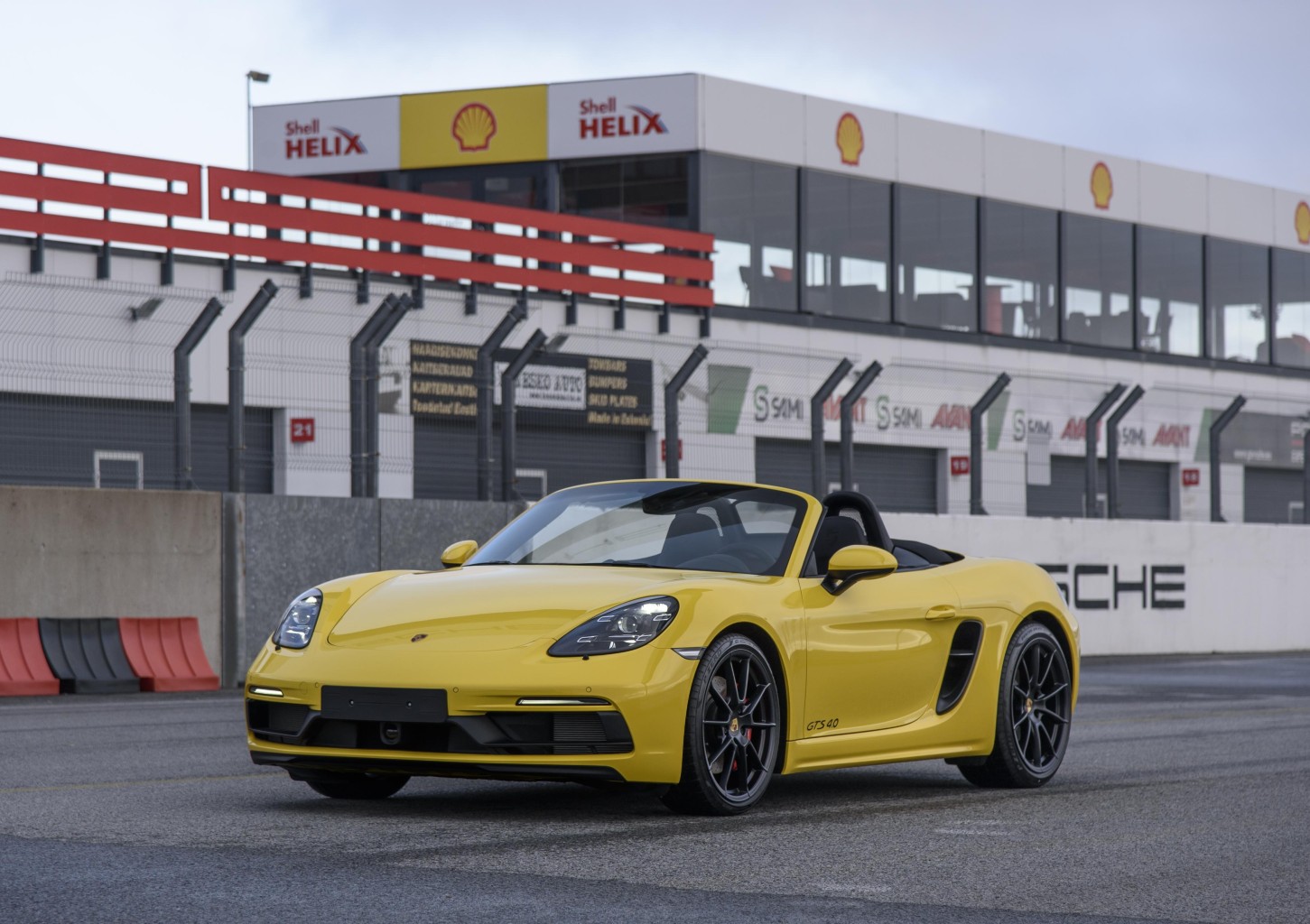 Захватывающая езда за рулем Porsche 718 Boxster GTS 4.0