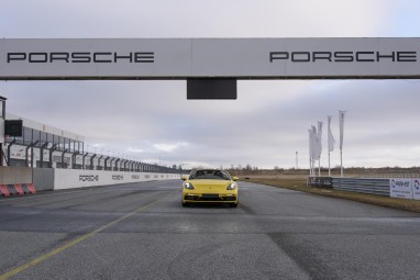 Захватывающая езда за рулем Porsche 718 Boxster GTS 4.0 #7