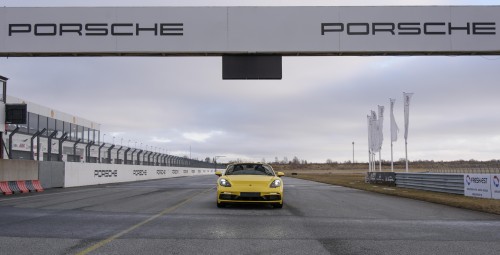 Захватывающая езда за рулем Porsche 718 Boxster GTS 4.0 #7