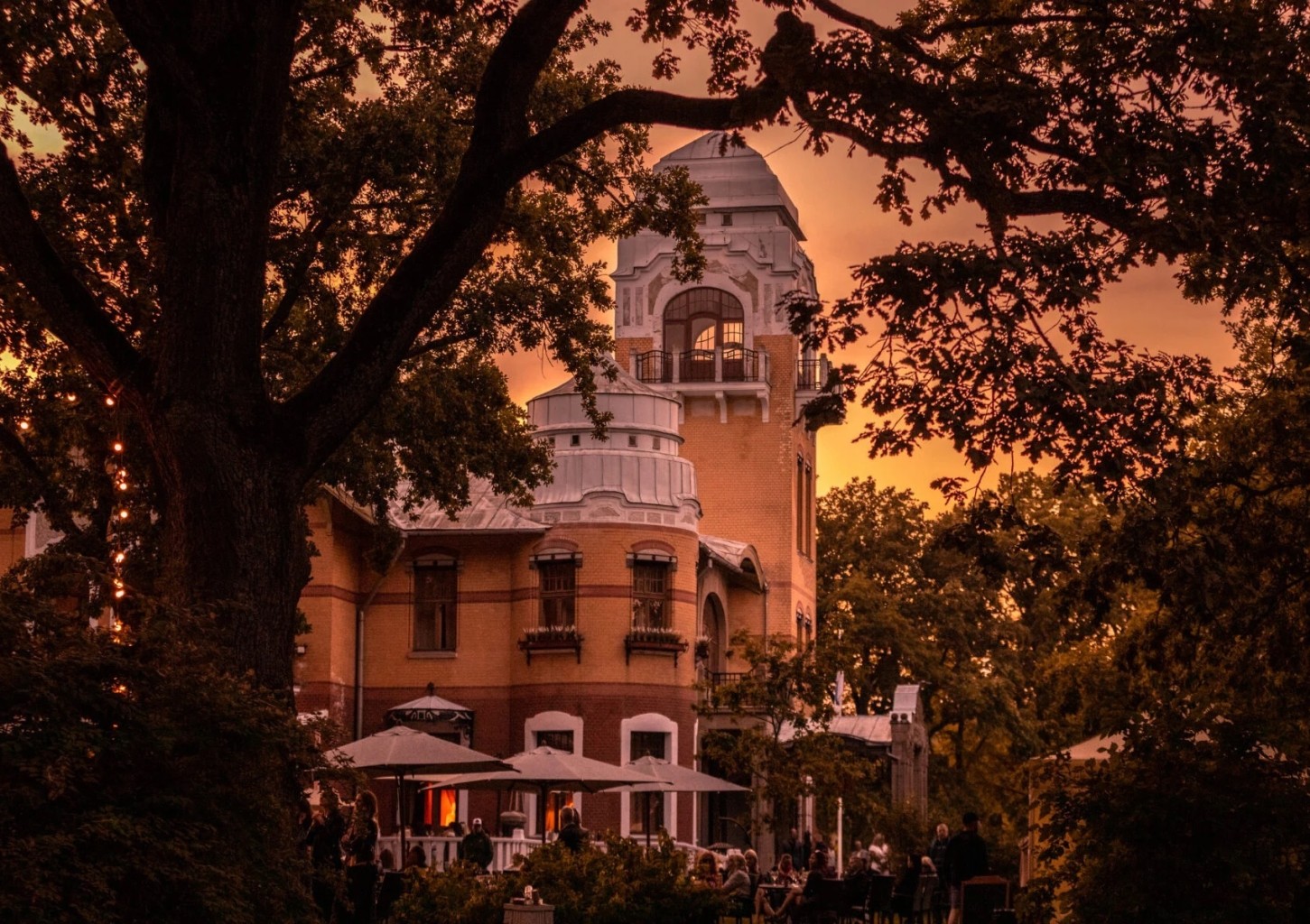 Романтический гостиничный отель и английский файв-о-клок