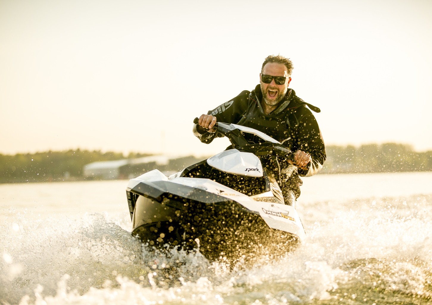 Покатиться на гидроцикле и прогуляться в лодке по Таллиннскому заливу