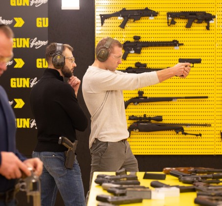 Стрелковый пакет в тире "Royal Flush" в тире GunGarage