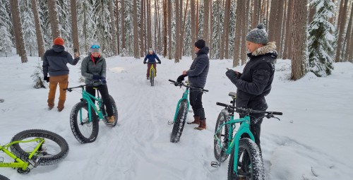 Велосипедная прогулка на велосипедах e-fat по древней долине реки Эльва компанией