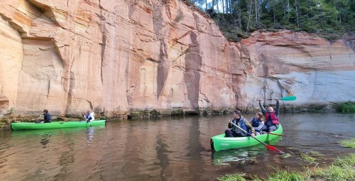 Поход на каноэ или байдарках вдвоем по живописной реке Ахья