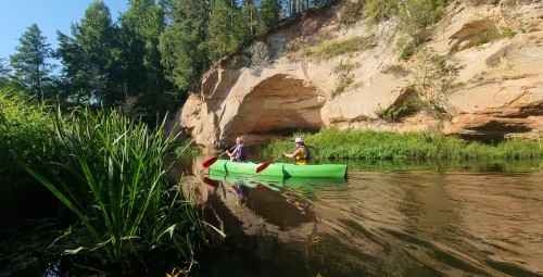 Поход на каноэ или байдарках вдвоем по живописной реке Ахья