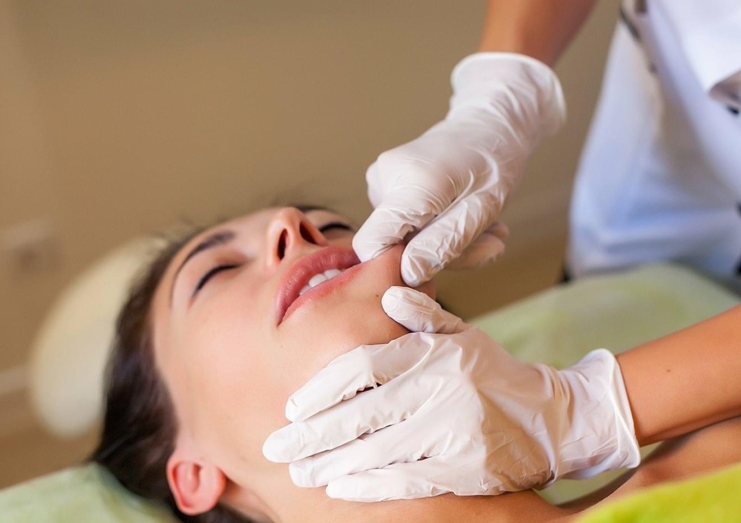 Sügav kosmeetiline näomassaaž