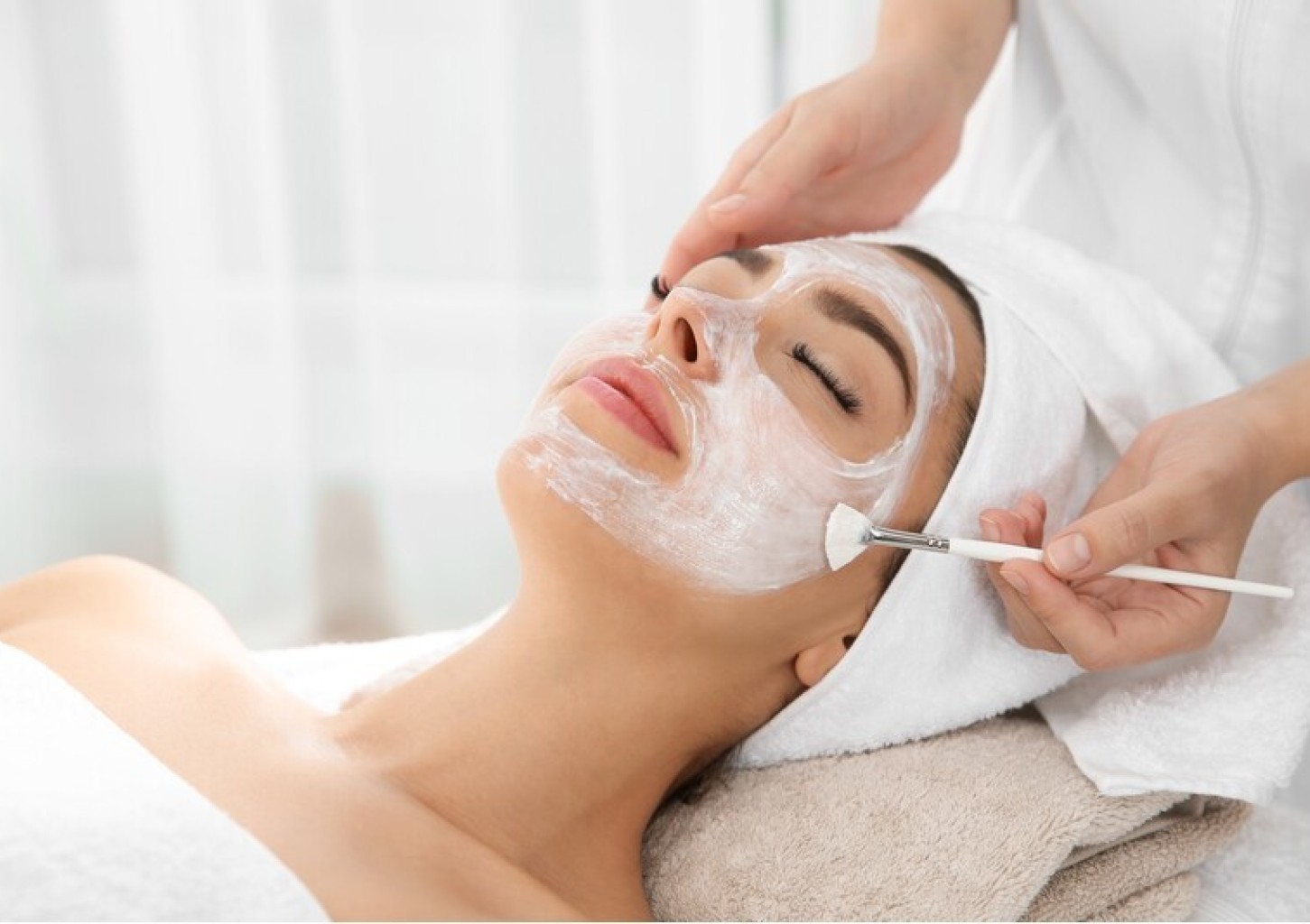 Антивозрастная процедура для лица и расслабляюще посещение спа