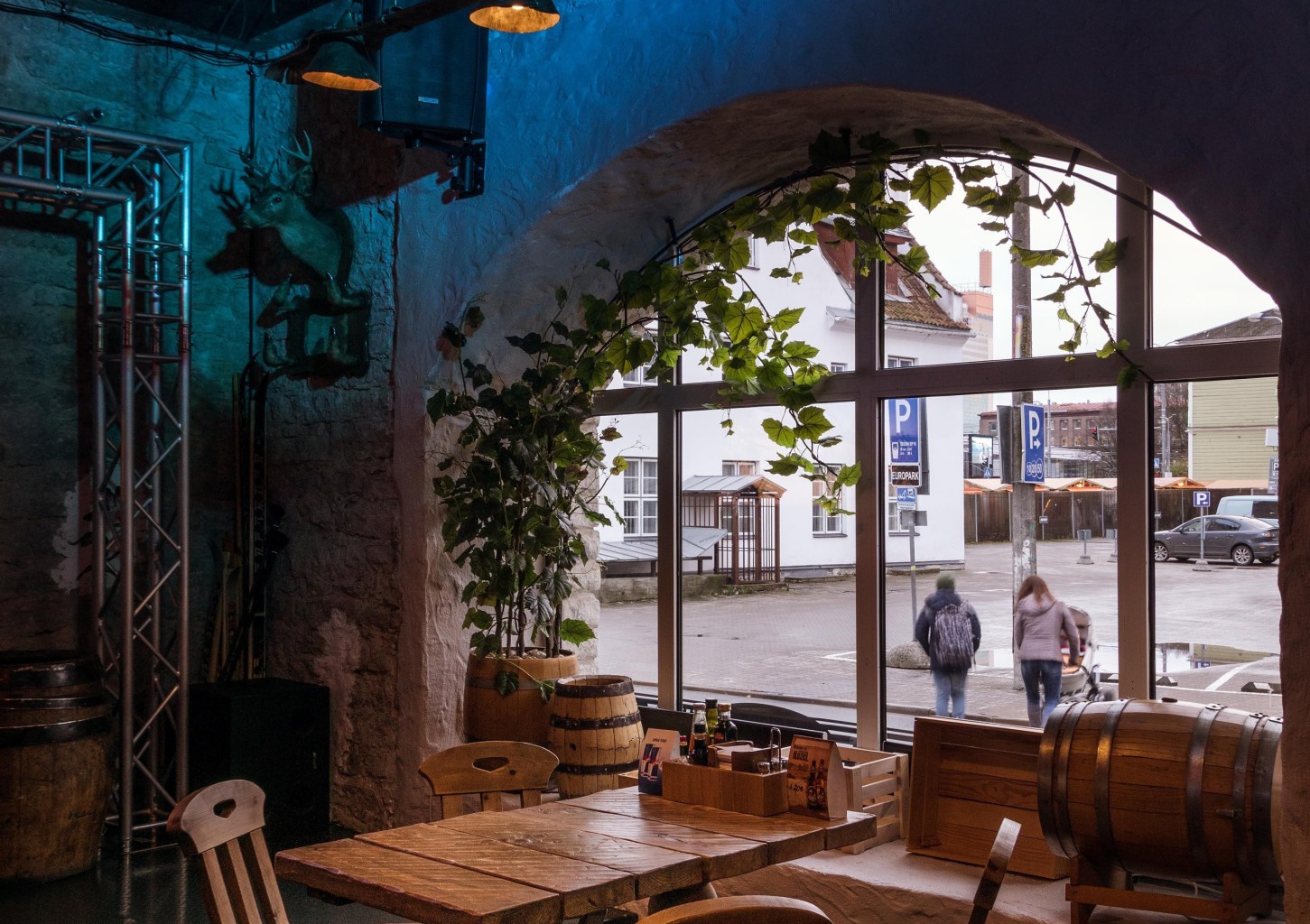 Õhtusöök koos pudeli veiniga restoranis Beer Garden