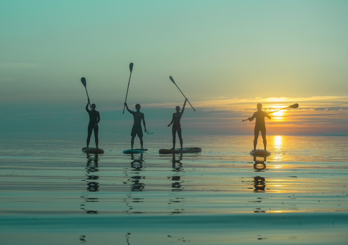 Закатная прогулка на SUP-досках от Surfy для компании