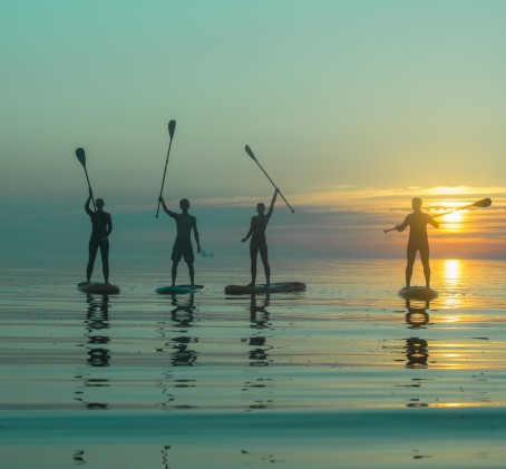 Закатная прогулка на SUP-досках от Surfy для компании