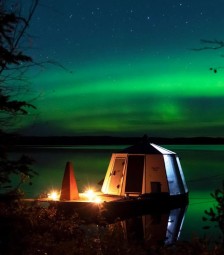 Öö ujuvas klaasist iglus Rootsis, Peace & Quiet Nature Hotel #5