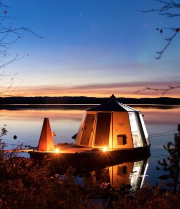 Öö ujuvas klaasist iglus Rootsis