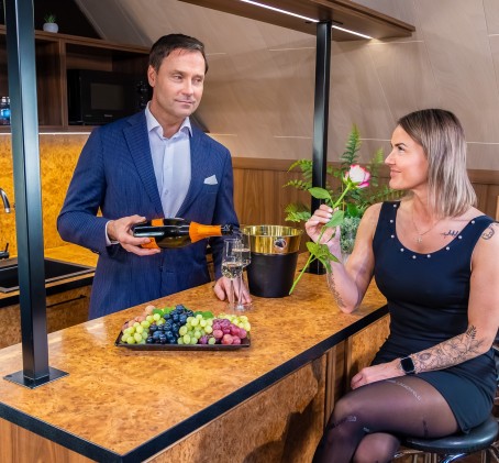 Nädalavahetuse romantikapakett "Me2" Apartmentis või Penthouse-is