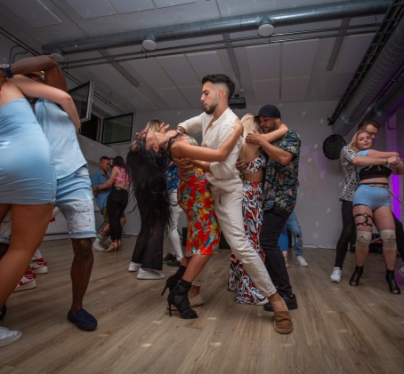 2 kuud tantsutreeninguid Bachata Studio Tallinnas