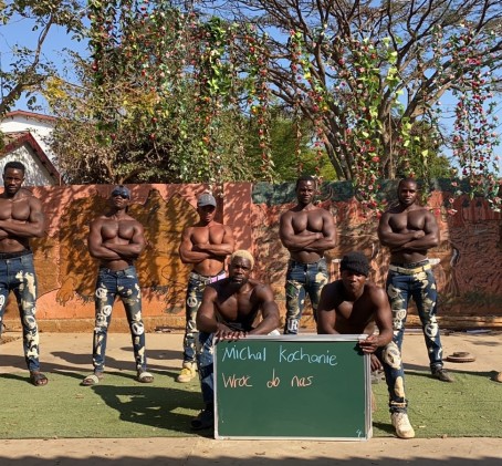Videotervitus Aafrikast "Aafrika musklimeeste meeskond"