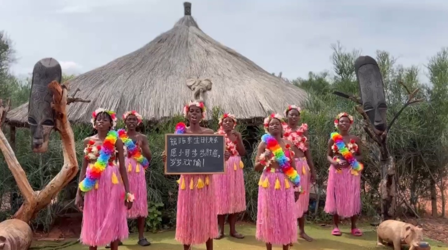 Videotervitus Aafrikast "Roosa seeliku naiskond"