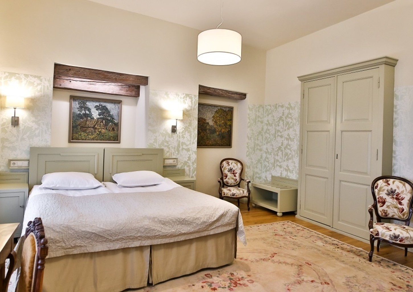 Романтический пакет для двоих в номере Deluxe отеля Antonius