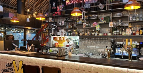 Maitseelamus restoranis Bad Habits #16