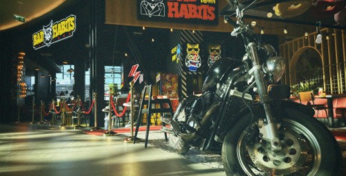 Maitseelamus restoranis Bad Habits #20