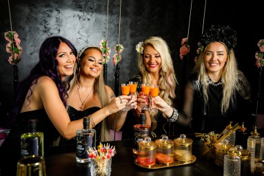 Tüdrukuteõhtu kokteilikoolitus lillelises G-Spot Bar’is kahele #3