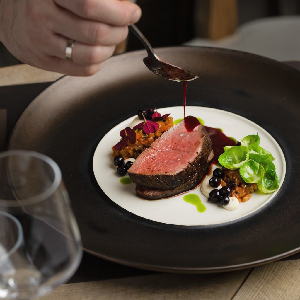 Maitserännak restoranis Farm