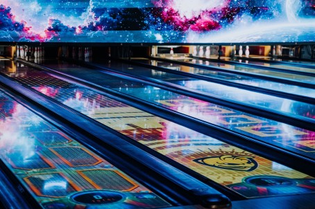 Игра в боулинг на SPARK-дорожке в Elamus Bowling & Pub | 1 час