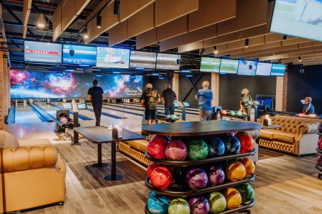 Игра в боулинг на SPARK-дорожке в Elamus Bowling & Pub | 2 часа