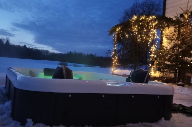 Privaatne SPA-puhkus Otepää lähedal saunaga puhkemajas Red Room #4