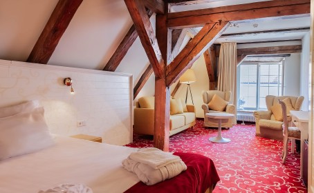 Majutus kahele Meriton Old Town Garden Hotelli Deluxe toas