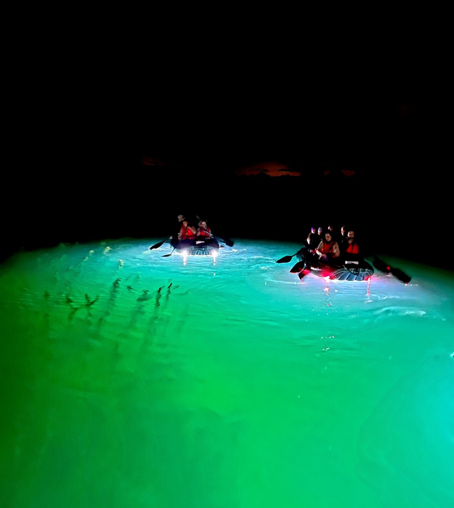 Прогулка на светящихся лодках для двоих среди подводных руин тюрьмы в карьере Румму