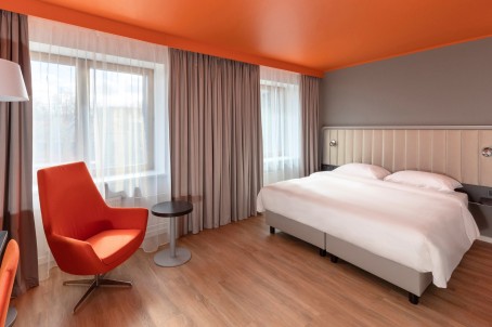 Värskendav puhkus Park Inn Meriton hotellis massaažiga kahele