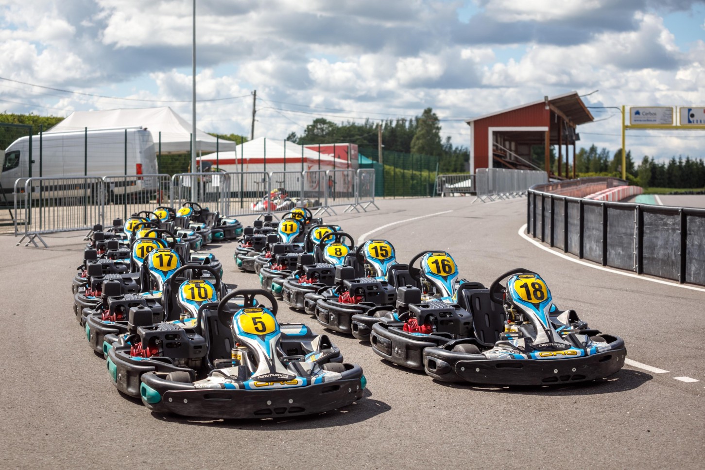 Поездка на картах по гоночной трассе Kuningamäe для компании