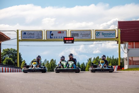 Девичник или мальчишник на гоночной трассе для картинга