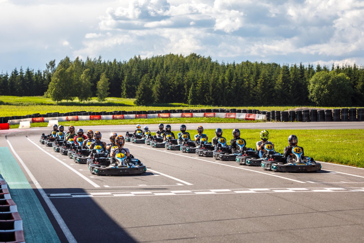 Девичник или мальчишник на гоночной трассе для картинга