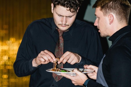 Õhtusöök “Shitty Dinner” kahele Villa14-s
